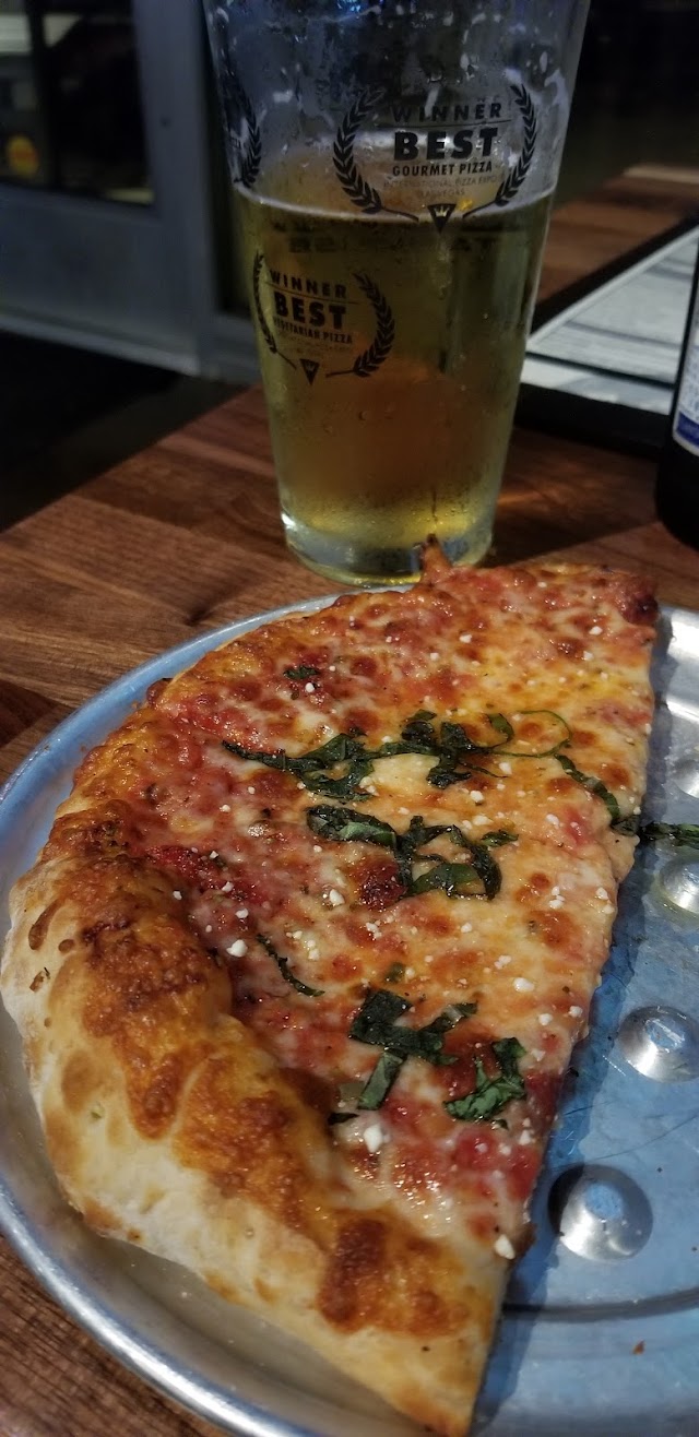 BoomBozz Craft Pizza & Taphouse - East Nashville