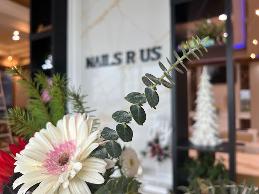 Nails R Us - Visual