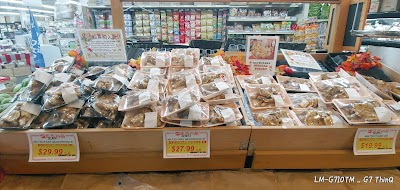 Nijiya Market University Store HI