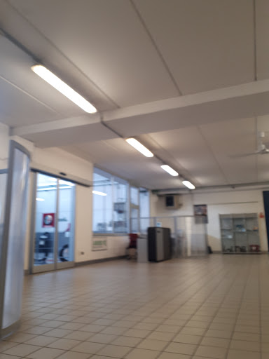 Giustiauto srl - Officina e Magazzino Ricambi - Sede di Pisa Gallery - Italy