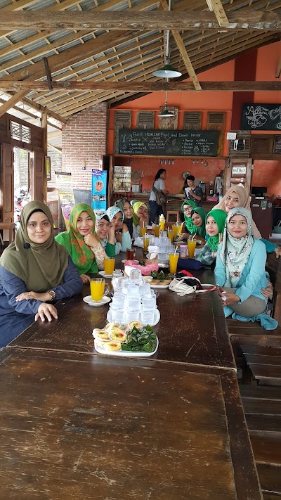 Photos of waroeng kopi pinggir sawah (WAPISA)