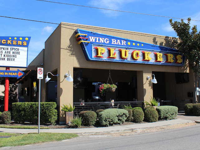 Pluckers Wing Bar by null