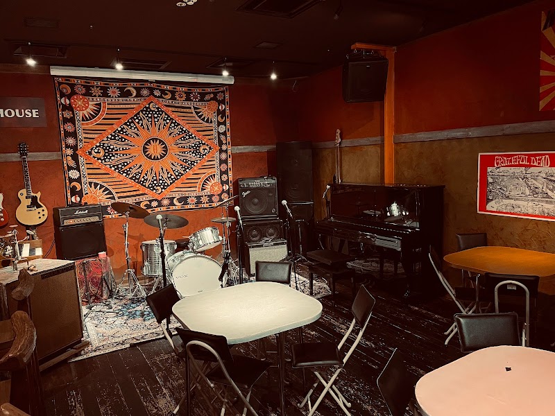 Live & Bar RED HOUSE