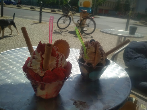 Cafe Ess Eins - Visual