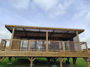 Photo n°7 de Logis de L'Oumois:Gîtes,Camping,Chalets,Mobil-Homes proche Puy du Fou, au bord de l'eau, Maine-et-Loire, Pays de la Loire à Maulévrier (Gîte)