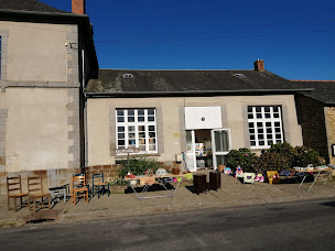 Photo n°16 de Recyclerie le Grenier de Sains à Sains (Magasin d'ameublement et de décoration)