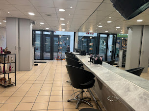 Photo n°3 de Les 2 Moiselles coiff' ( rue piétonne ) à Coulommiers (Salon de coiffure)