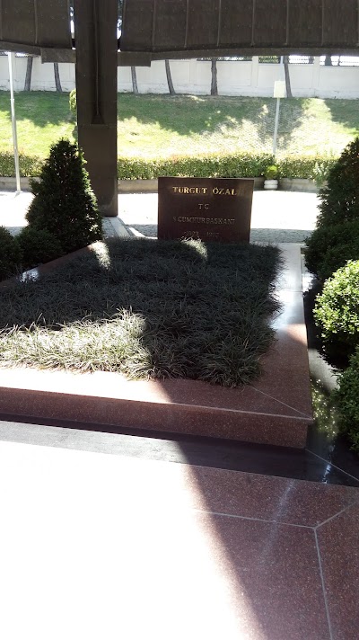 Photos of Turgut &Ouml;zal Tomb