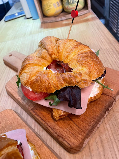 Richard's Bakery - Visual