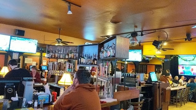 Winking Lizard Tavern