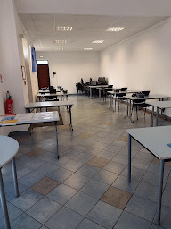 Photo n°4 de La Poste - Centre d’examen du code de la route à Landivisiau (École technique)