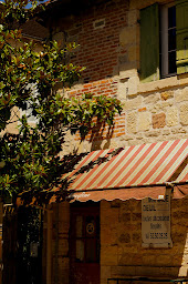 Photo n°4 de Voilà Villas France - Conciergerie et Entretien Général - Holiday Homes, Dordogne, France à Badefols-d'Ans (Villa)