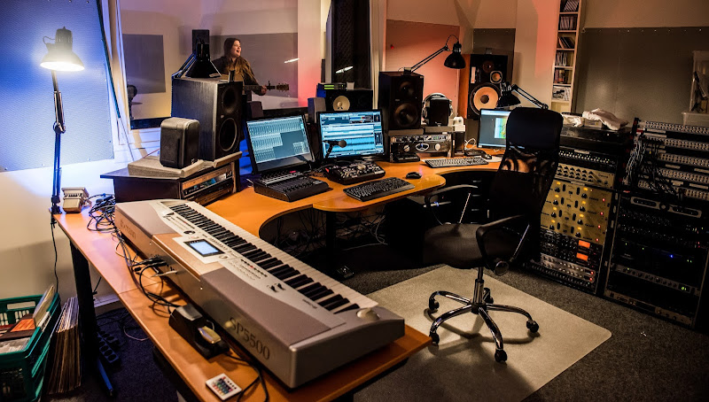 "SONGS & WHISPERS" - STUDIO