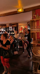 Photo n°14 de La Cave. Restaurant, bar à vin & caviste à Marines. à Marines (Caviste)