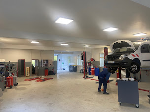 Photo n°15 de LE MAJESTIC 91 à Bièvres (Garage automobile)