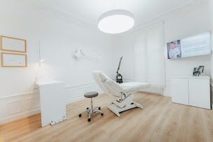 Photo n°10 de Dr Christelle Santini - Chirurgie esthétique à Paris à Paris (Chirurgien plasticien)