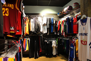 Photo n°36 de Macadam Basket à Rennes (Magasin de vêtements de sport)
