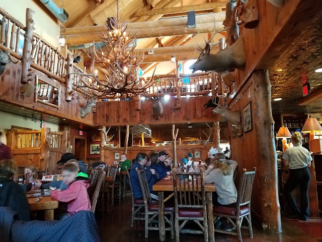 Moosejaw Pizza & Dells Brewing Co.