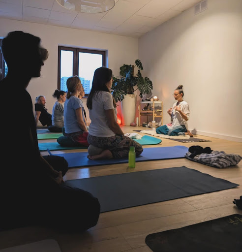 Strefa Bycia - Twoja Przestrzeń Rozwoju. Joga Warszawa.