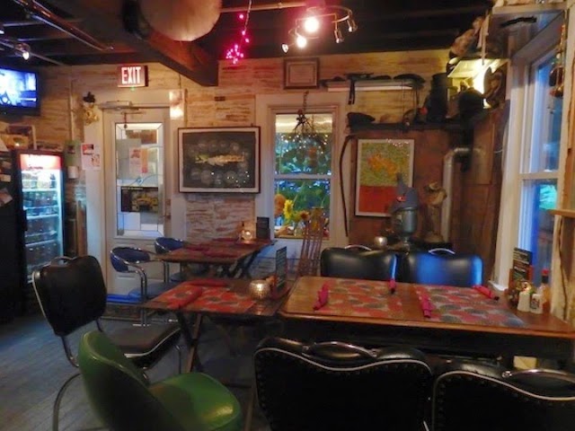 Rolling River Cafe Gallery & Inn