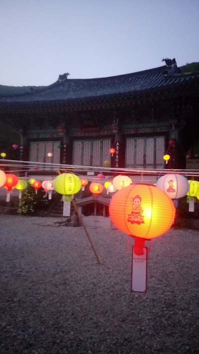 Photos of Yongcheonsa