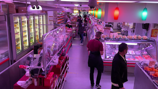 Deluxe Food Market by null