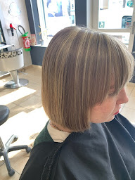 Photo n°21 de R'Look Coiffure à Bourges (Salon de coiffure)