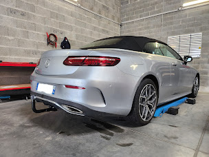 Photo n°6 de France Attelage Centre De Pose Nantes à Saint-Herblain (Mécanicien de carrosserie automobile)