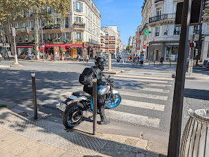 Photo n°24 de ROYAL ENFIELD PARIS BASTILLE à Paris (Concessionnaire de motos d'occasion)