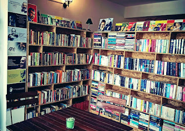 Liman plak, kitap ve retro sanat evi