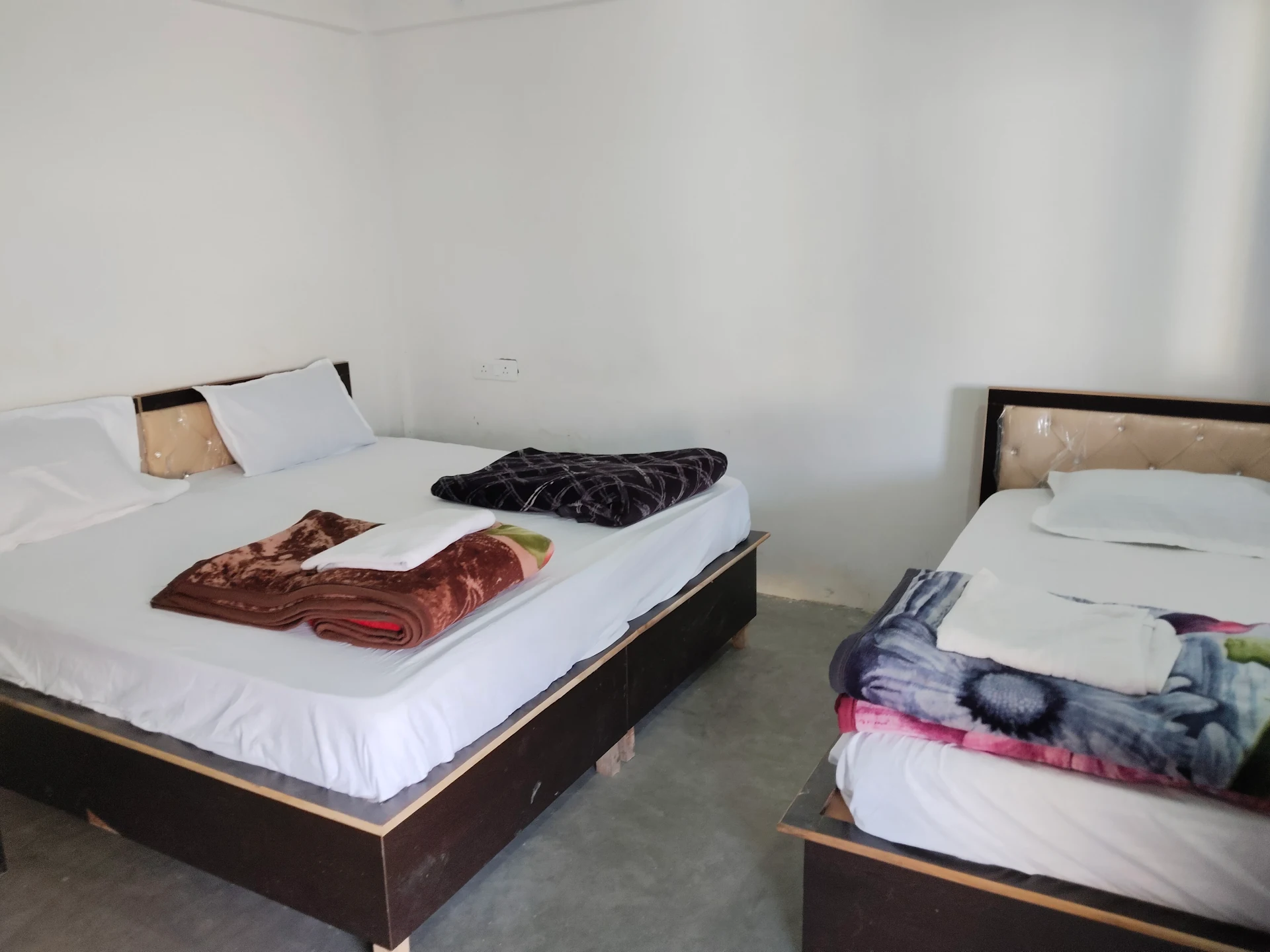 Vasudhara Hotel & Restaurant