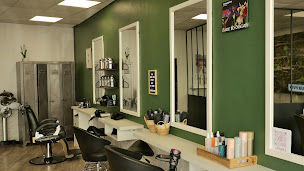 Photo n°6 de L'atelier c L'Expert coloriste/ Barbier à Les Ponts-de-Cé (Magasin de produits de beauté)