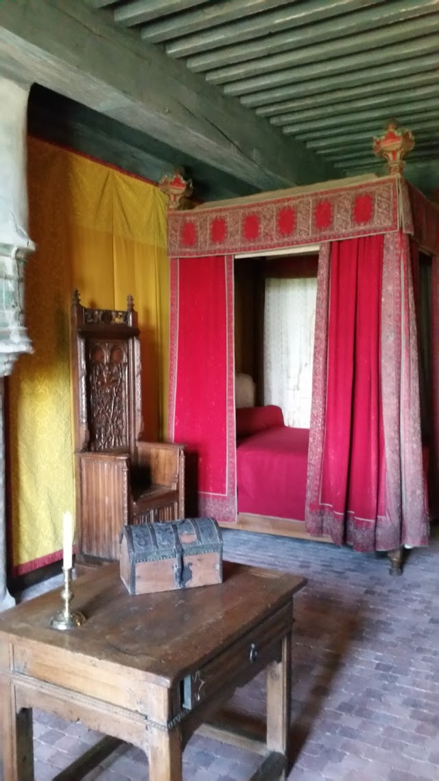 Château de Villeneuve-Lembron