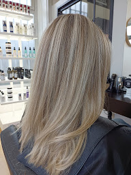 Photo n°5 de SD COIFFURE (St Germain au mt d'or) à Saint-Germain-au-Mont-d'Or (Salon de coiffure)