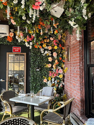 Geist Bar + Restaurant by null