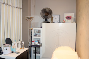 Photo n°24 de Pascale Hage (Coiffure-Esthétique) à Paris (Magasin de produits de beauté)