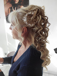 Photo n°5 de CG'Hair Coiffure à Bérat (Salon de coiffure)