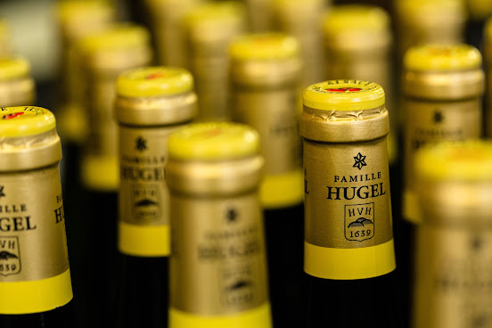 Famille HUGEL Viticulteurs et négociants à Riquewihr depuis 1639 by null