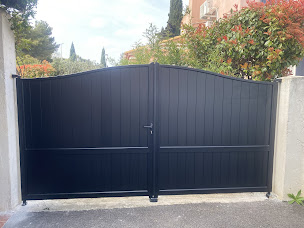 Photo n°2 de L & J ALU - JOYCE FERNANDEZ ET LOIC PULIGA à Port-de-Bouc (Menuisier)