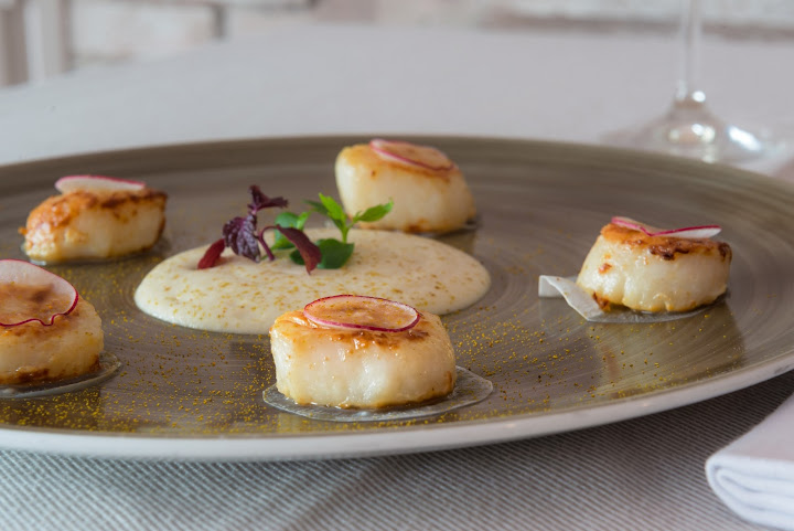 Catch Bar-Restaurant by null