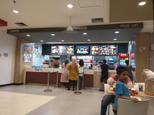 KFC Blok M Square, Author: Ajeng Patty