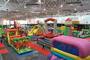 Photo n°4 de JM Prestations - VIRE - Location de structures gonflables et matériels de loisirs à Vire Normandie (Animateur de soirées et d'événements)