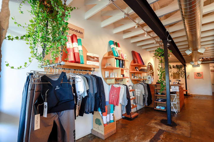 Black Swan Yoga by null