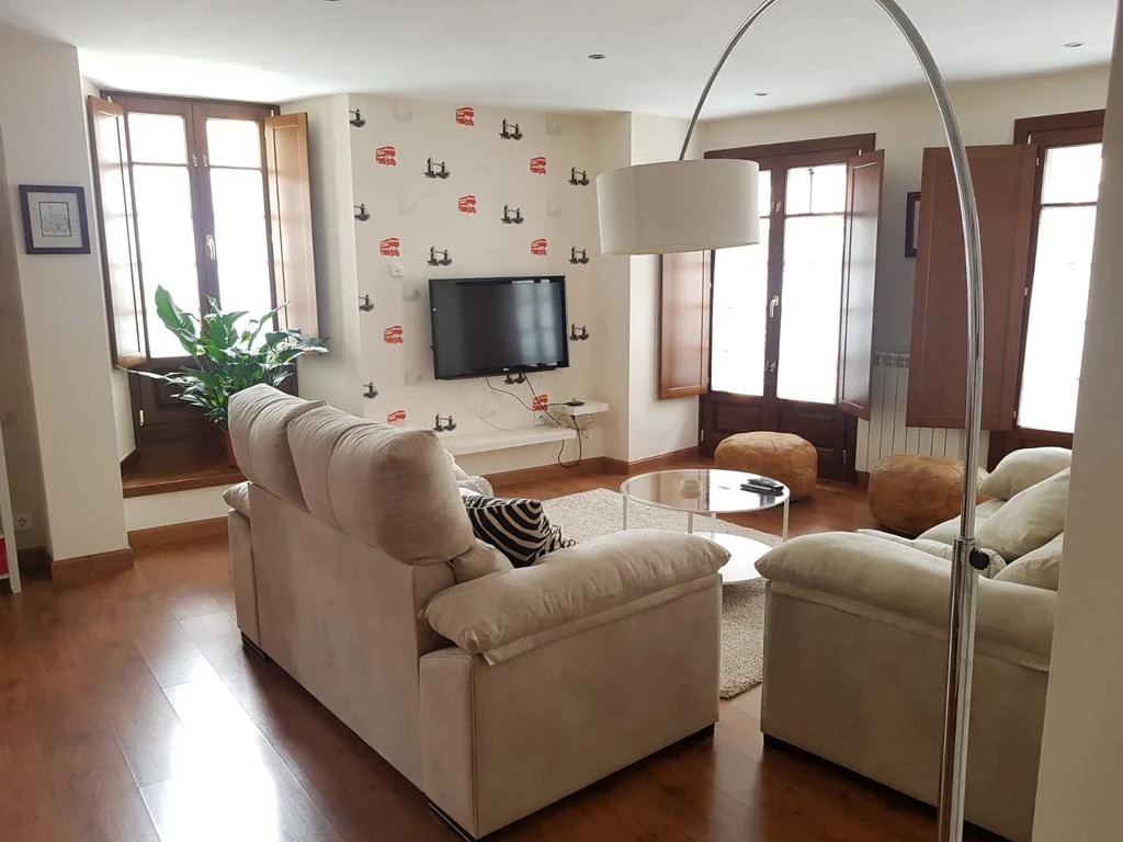 APARTAMENTO CINE COLON