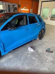 Photo n°4 de Holy cars à Vitrolles (Atelier de carrosserie automobile)