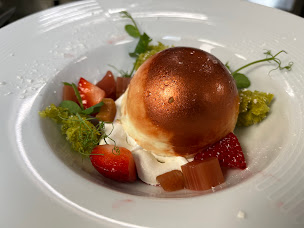 Photo n°2 de Restaurant Le Surcouf à Maen Roch (Restaurant méditerranéen)