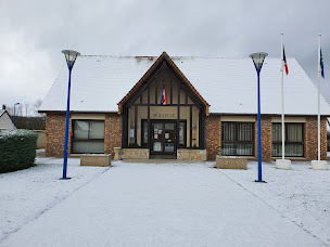 Photo n°1 de Mairie - LES TROIS LACS à Les Trois Lacs (Hôtel de ville)