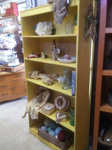 Two Pistols Trading Post Gallery - United States