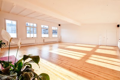 Photos of Yoga - Moment : Studio in der Holtenauer Stra&szlig;e