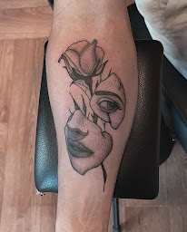 Photo n°6 de Noir De Fleurs à Montbard (Tatoueur)